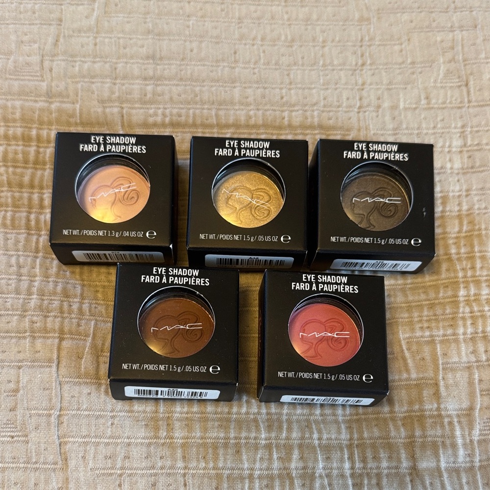 Barbie Loves MAC, MAC Cosmetics Eyeshadow Collection - 5 shadows included, NEW